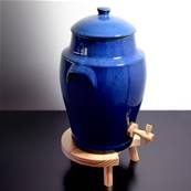 Vinaigrier Bleu Provence en Grès - 4 litres avec son Tabouret en Bois