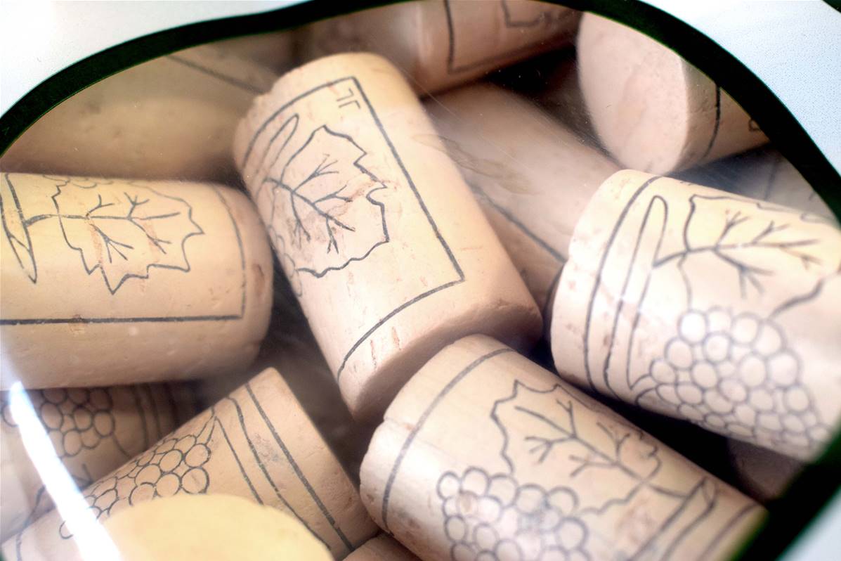 100 Bouchons à vin - pour décorer, embellir et bricoler - Bouchons en liège  naturels pour Les Enfants, 24 mm x 45 mm : : Cuisine et Maison
